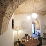 5 - Palazzo Antico Pensión Putignano